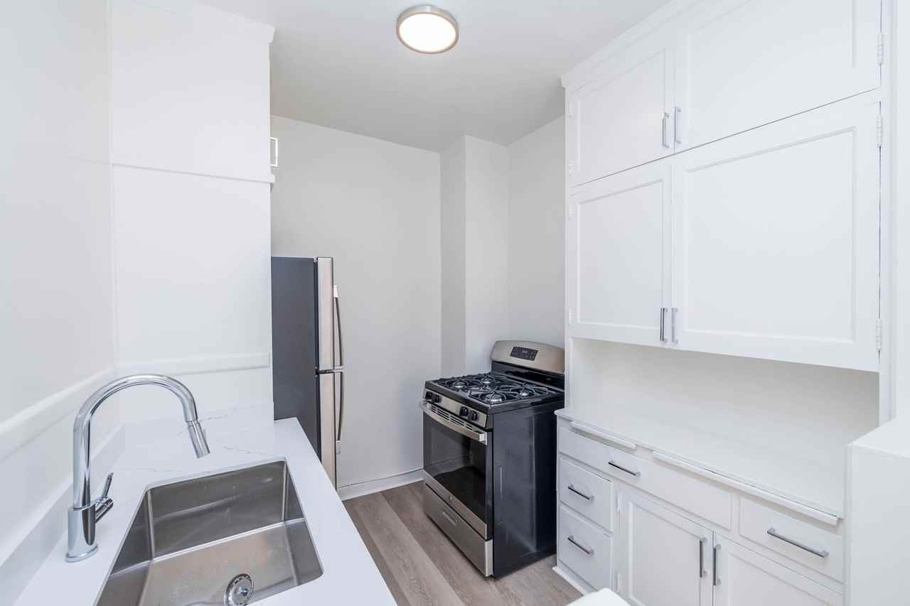 226 Athol - Photo 3 of 50