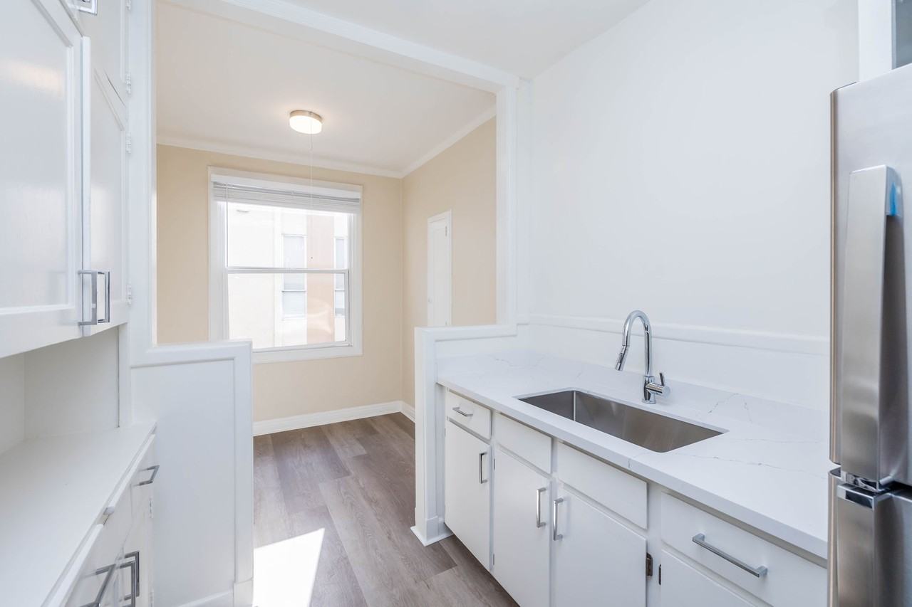 226 Athol - Photo 4 of 50