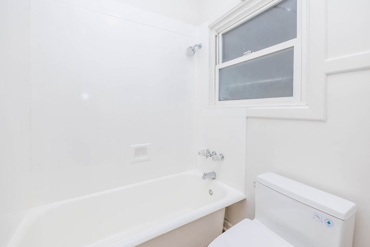 226 Athol - Photo 7 of 50