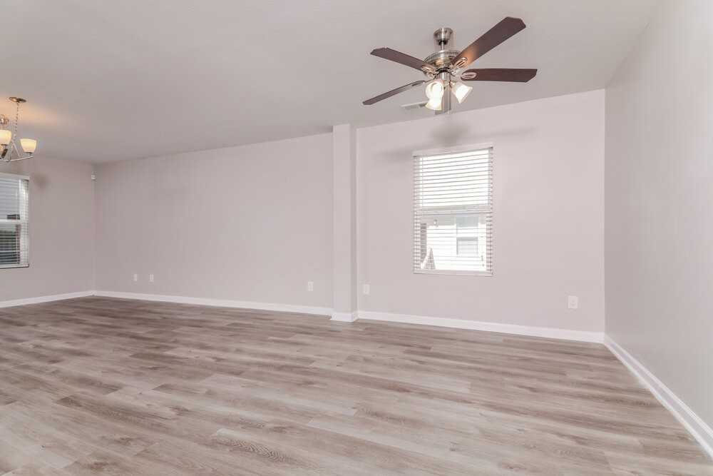 127 Blakeford Dr - Photo 4 of 17