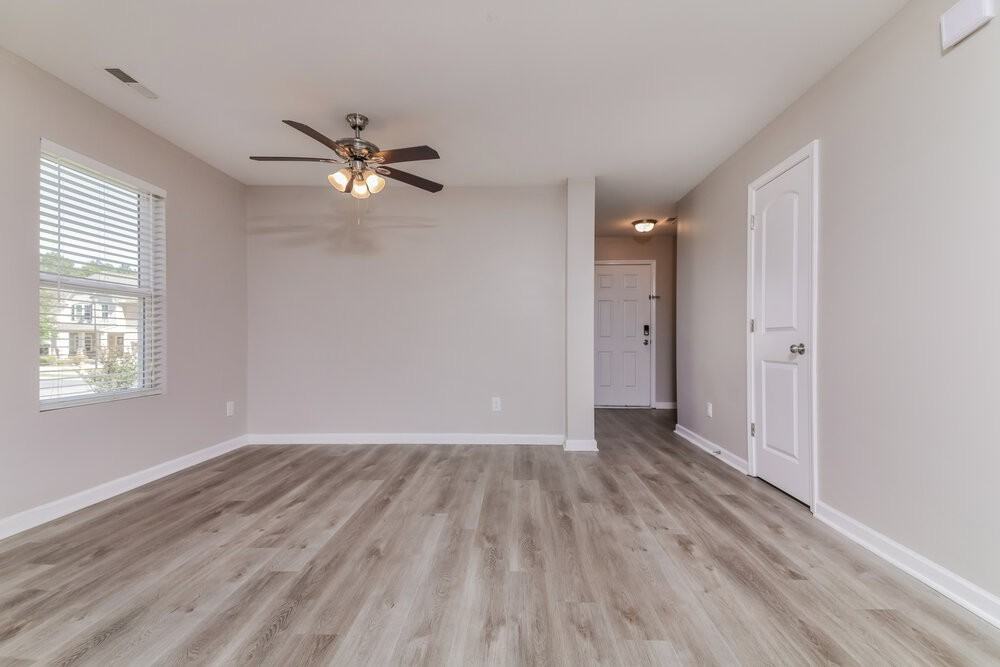 127 Blakeford Dr - Photo 5 of 17