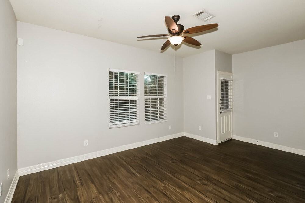 7838 Dyer St - Photo 6 of 17