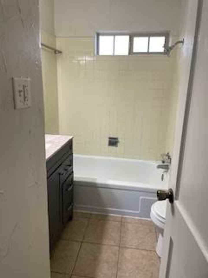 1490 N Estes St - Photo 2 of 4