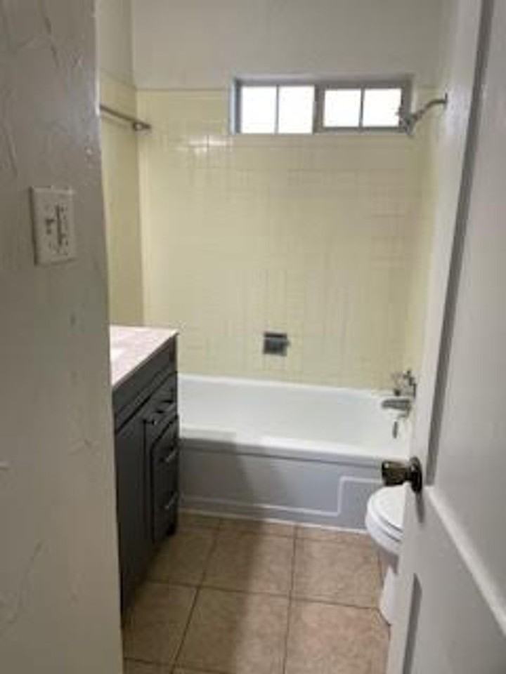 1490 N Estes St - Photo 4 of 4