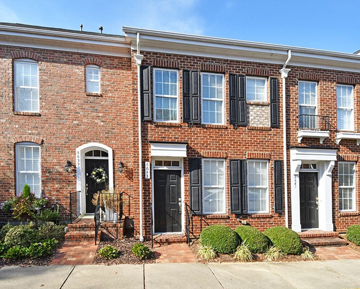 8643 Beaver Creek Dr - Photo 2 of 39