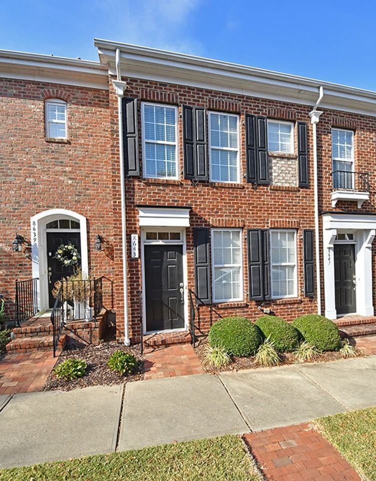 8643 Beaver Creek Dr - Photo 3 of 39