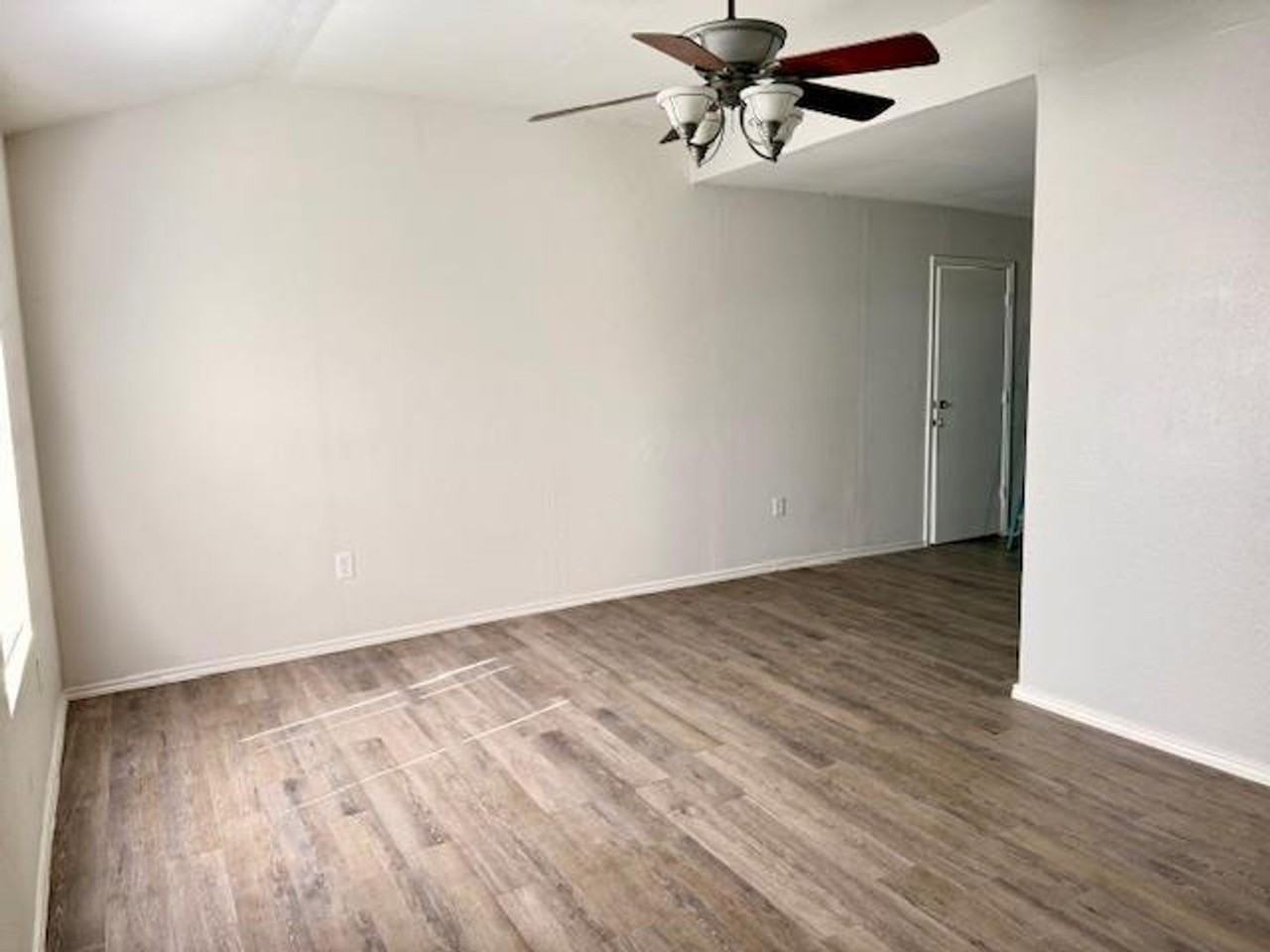 208 Parkway St - Photo 2 of 19