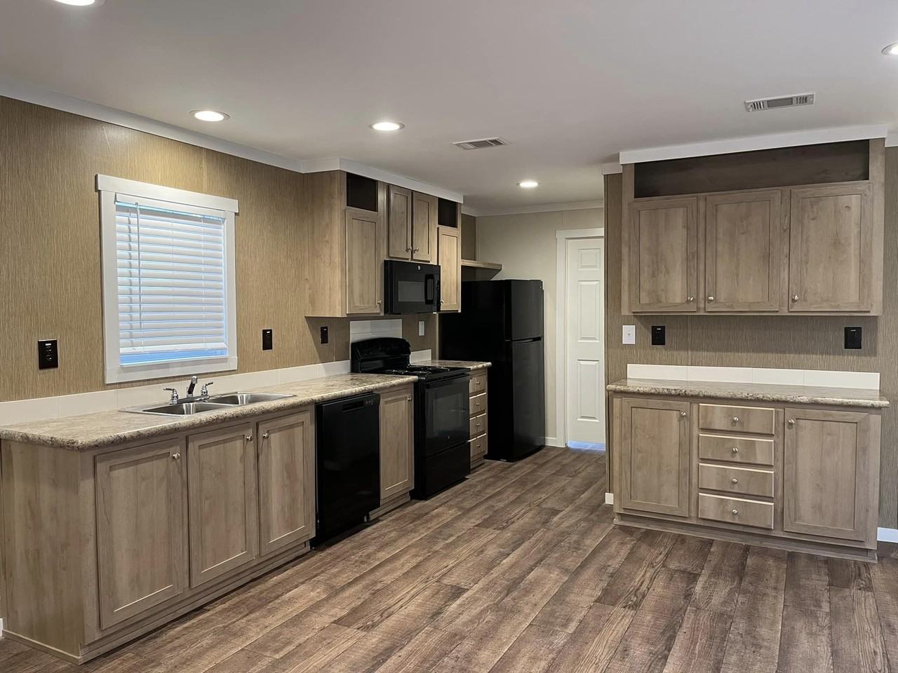 131 Eloise St - Photo 7 of 25