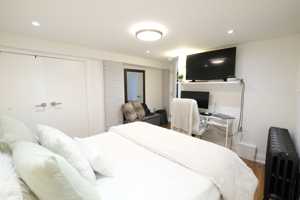 featured image of 326 High Park Avenue #6