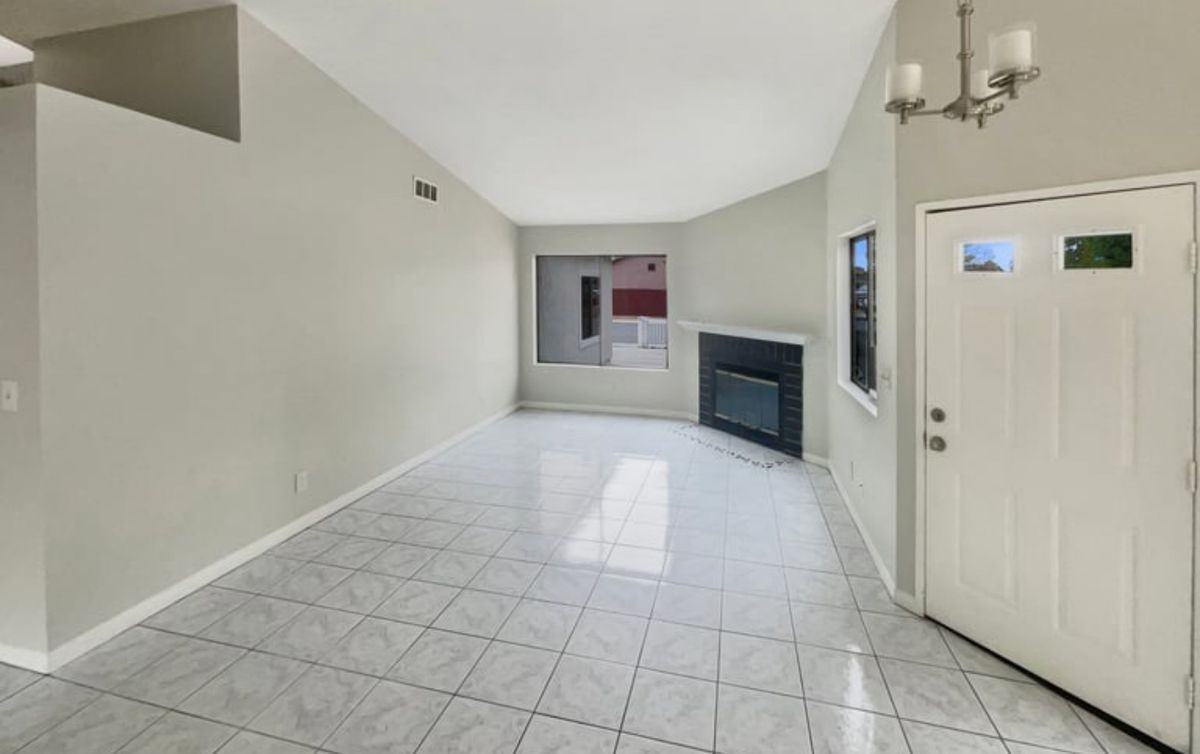 376 Win Ct - Photo 2 of 17