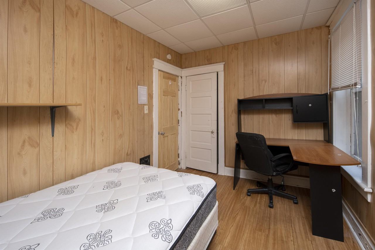 2302 12th St #1 - Photo 3 of 25