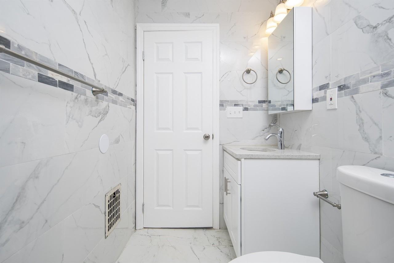 2302 12th St #1 - Photo 4 of 25