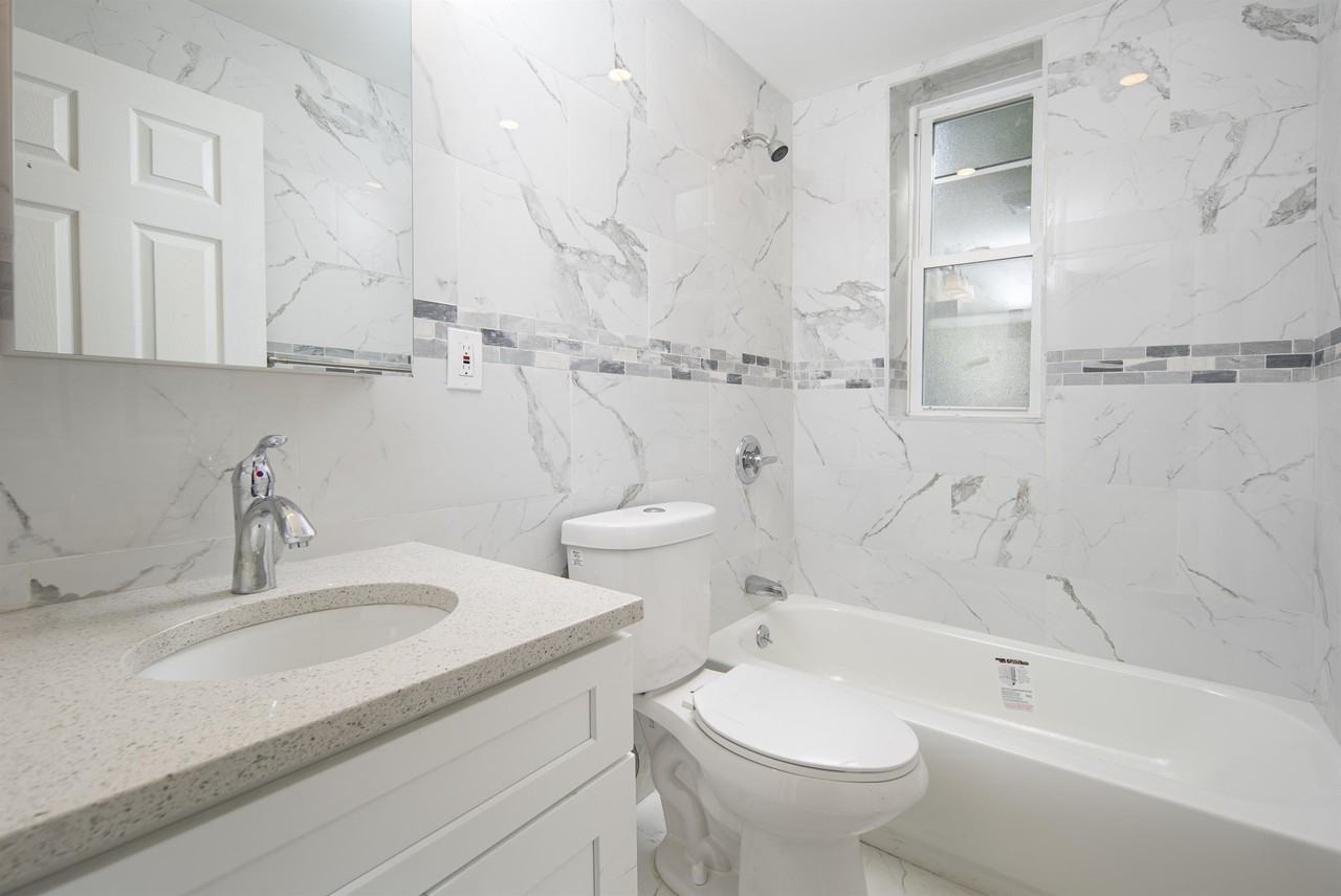 2302 12th St #1 - Photo 6 of 25