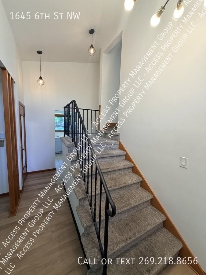 1645 6th St Nw - Photo 3 of 34