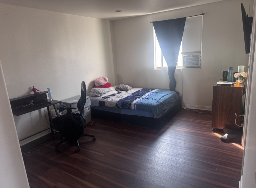 422 Laconia Blvd #B - Photo 2 of 3