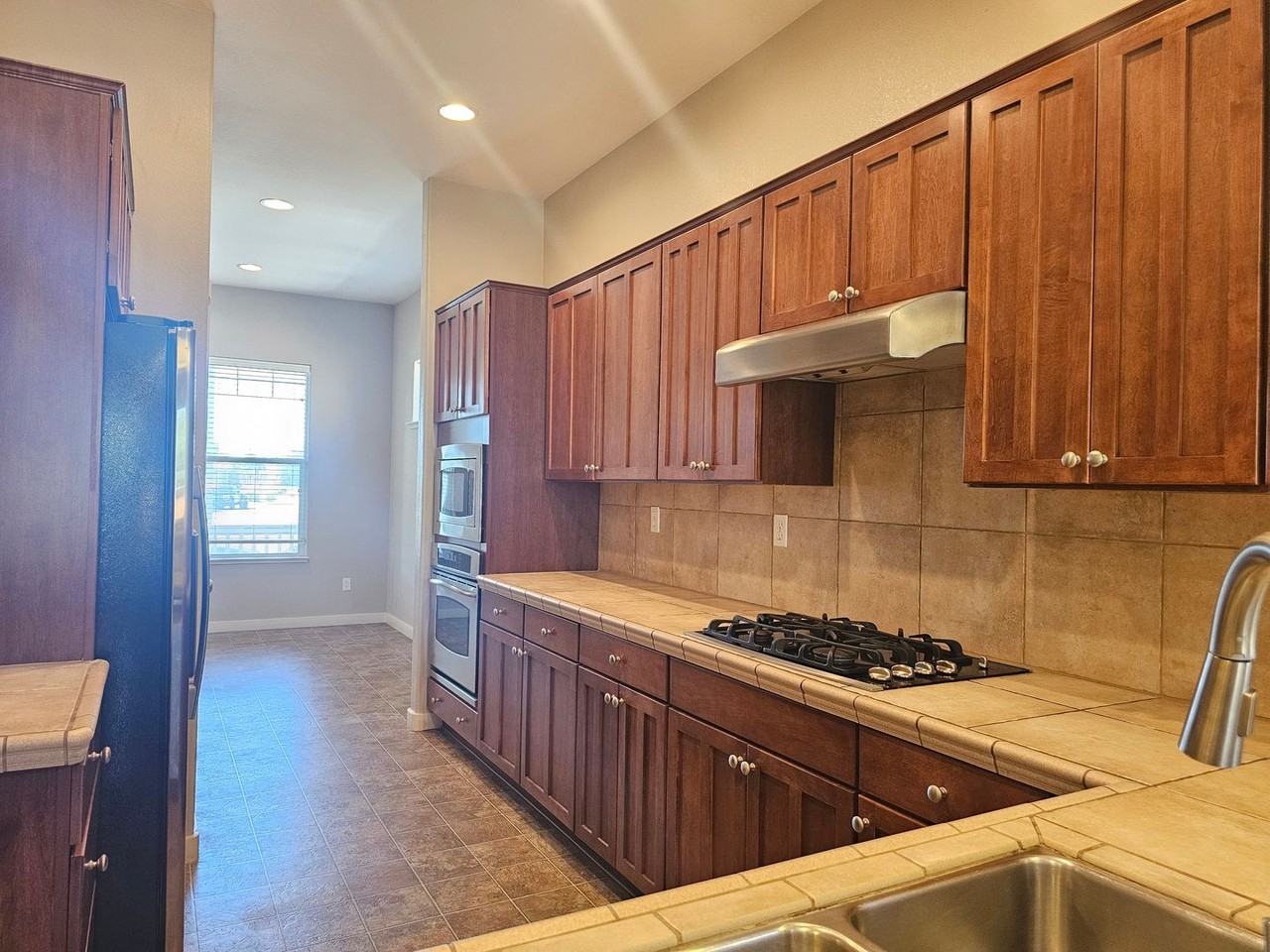 1136 Rancho Mirage Dr - Photo 4 of 32