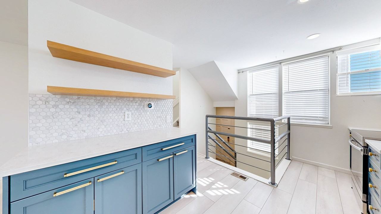 1300 Garfield St - Photo 5 of 34