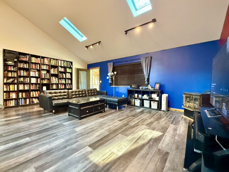 204 4th St W - Photo 3 of 17