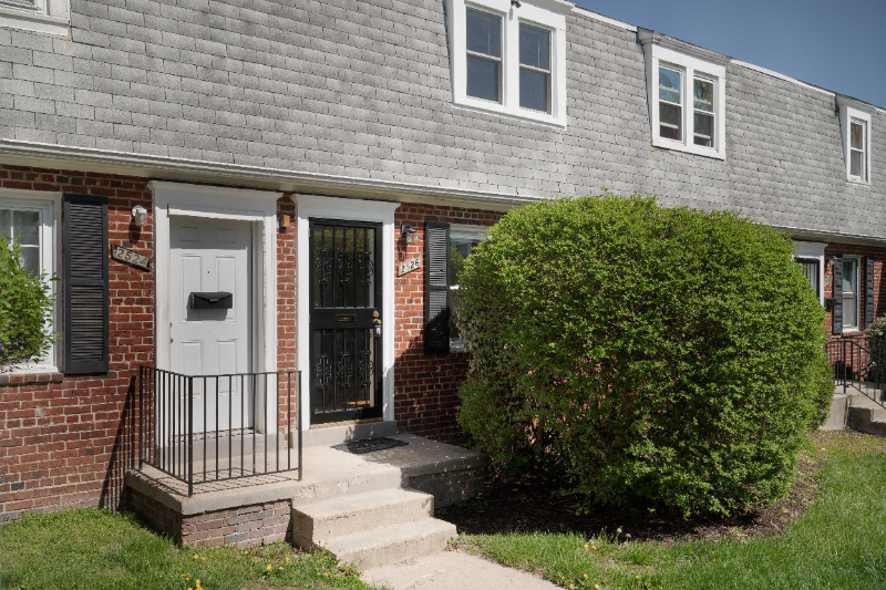 2526 Iverson St - Photo 2 of 14