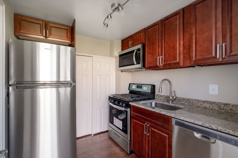 2526 Iverson St - Photo 7 of 14