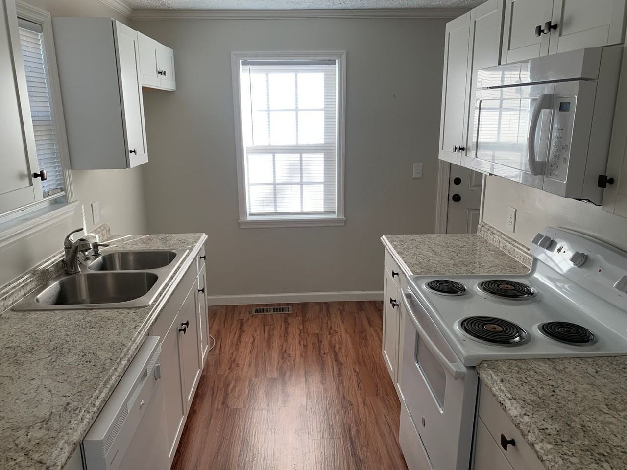 2492 Coleman Ave - Photo 5 of 10