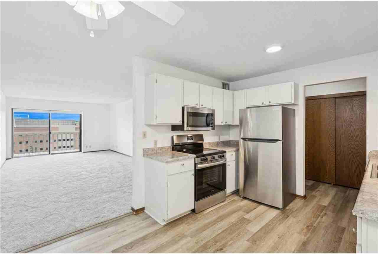 311 Pleasant Avenue - Photo 3 of 31