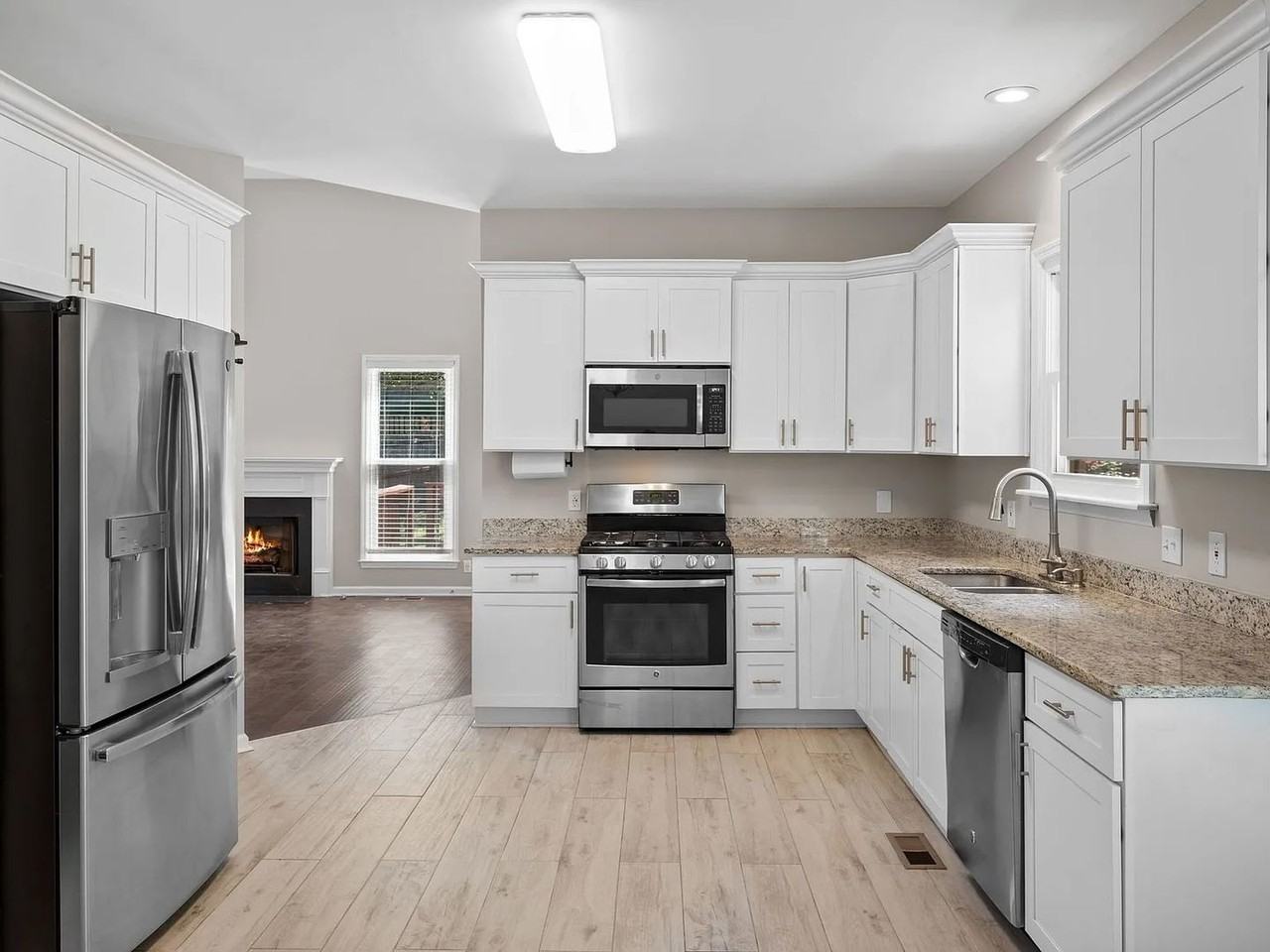 812 Magnolia Ct E - Photo 3 of 21