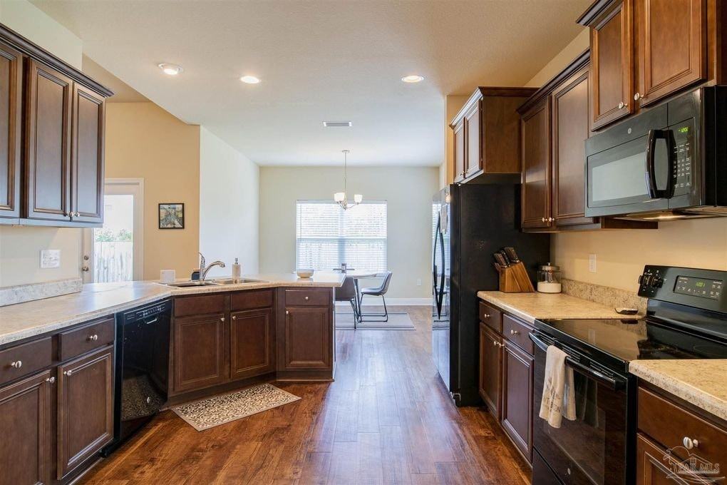 8746 Bradfield Drive - Photo 2 of 11