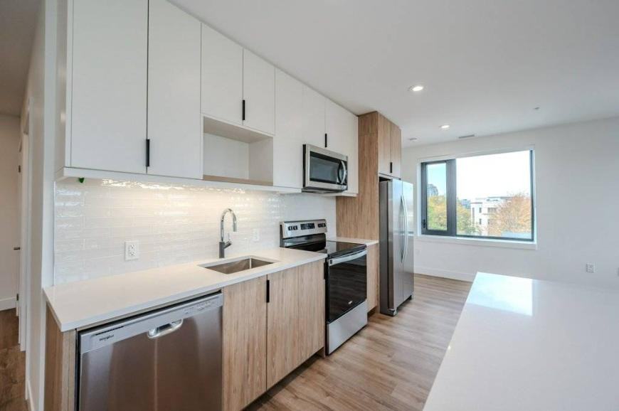 168 King Street South - Photo 4 of 10