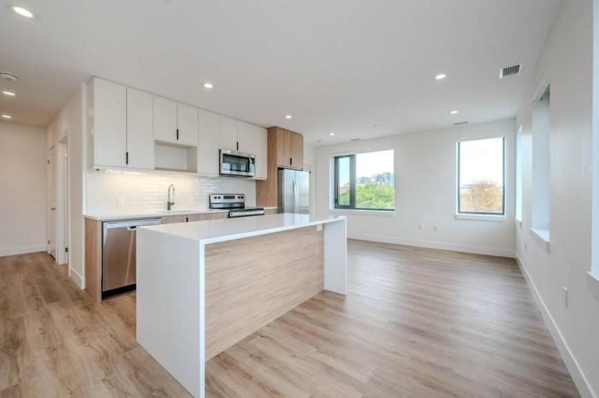 168 King Street South - Photo 5 of 10