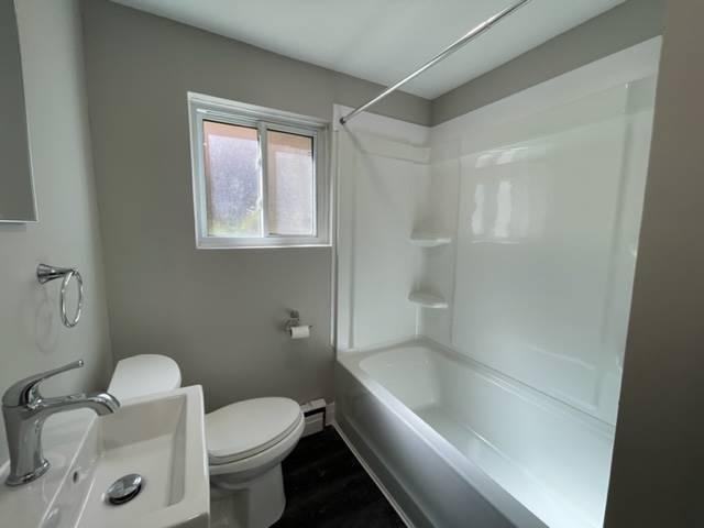 142 1- 142 Fourth Ave Kitchener - Photo 2 of 8