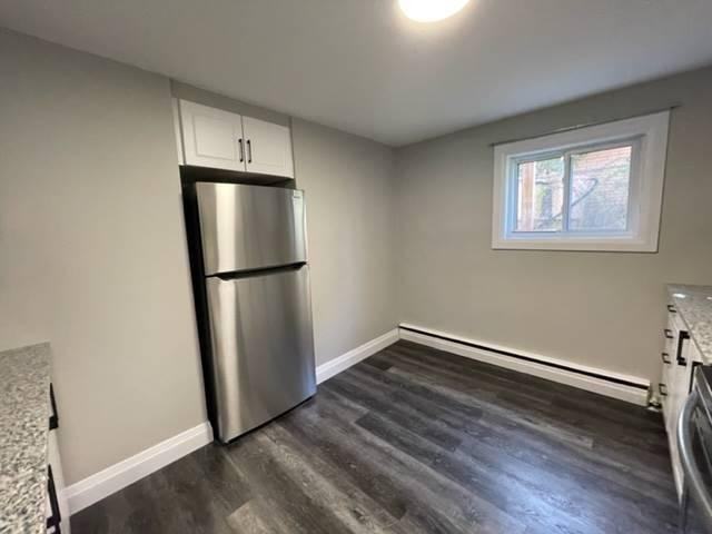 142 1- 142 Fourth Ave Kitchener - Photo 3 of 8