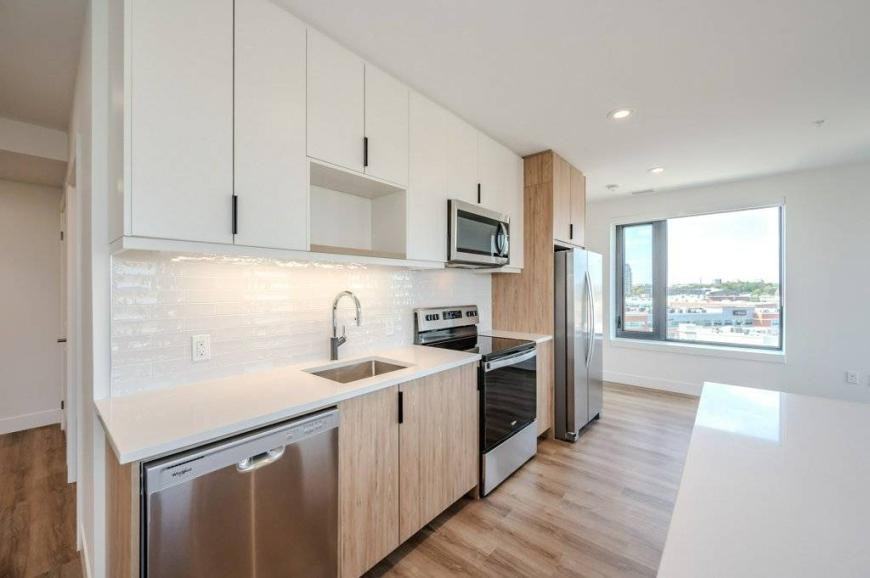 168 King St S - Photo 3 of 10