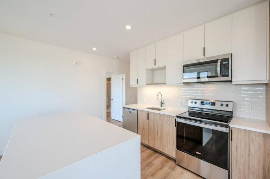 168 King St S - Photo 4 of 10