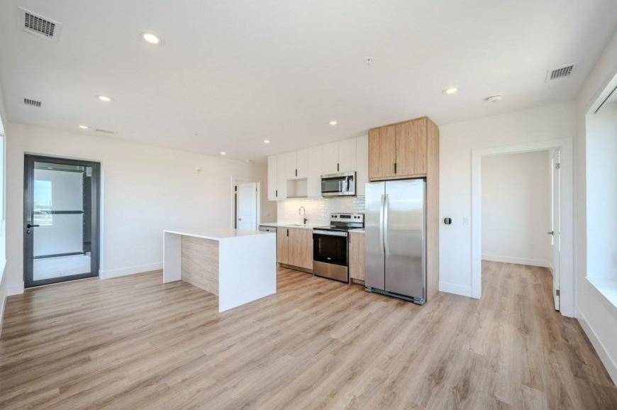 168 King St S - Photo 6 of 10