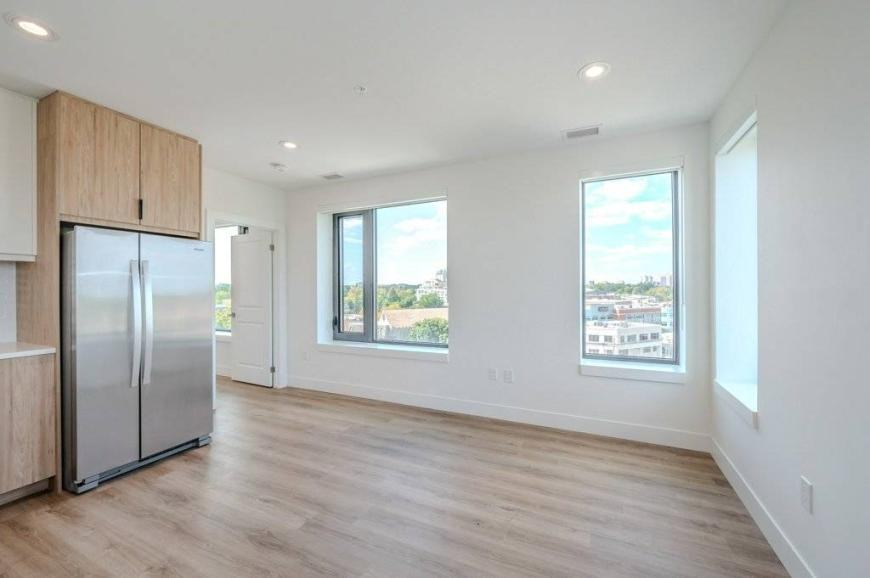 168 King St S - Photo 7 of 10