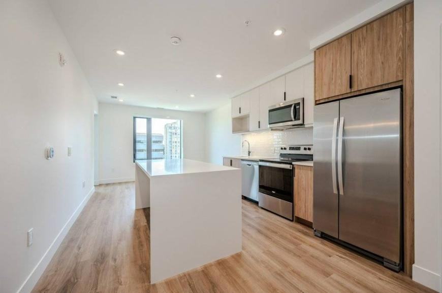 168 King St S - Photo 3 of 10