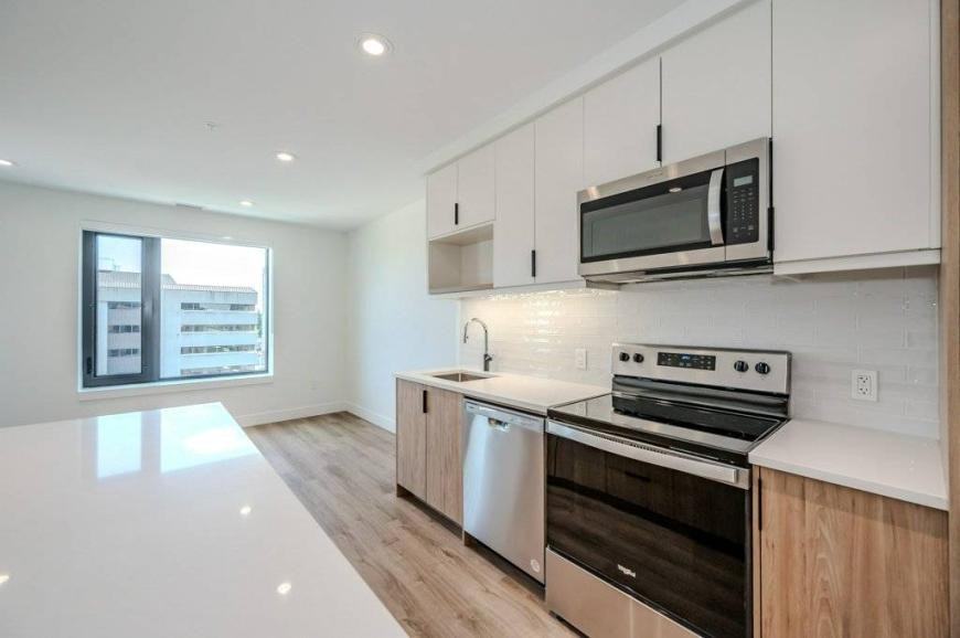 168 King St S - Photo 4 of 10