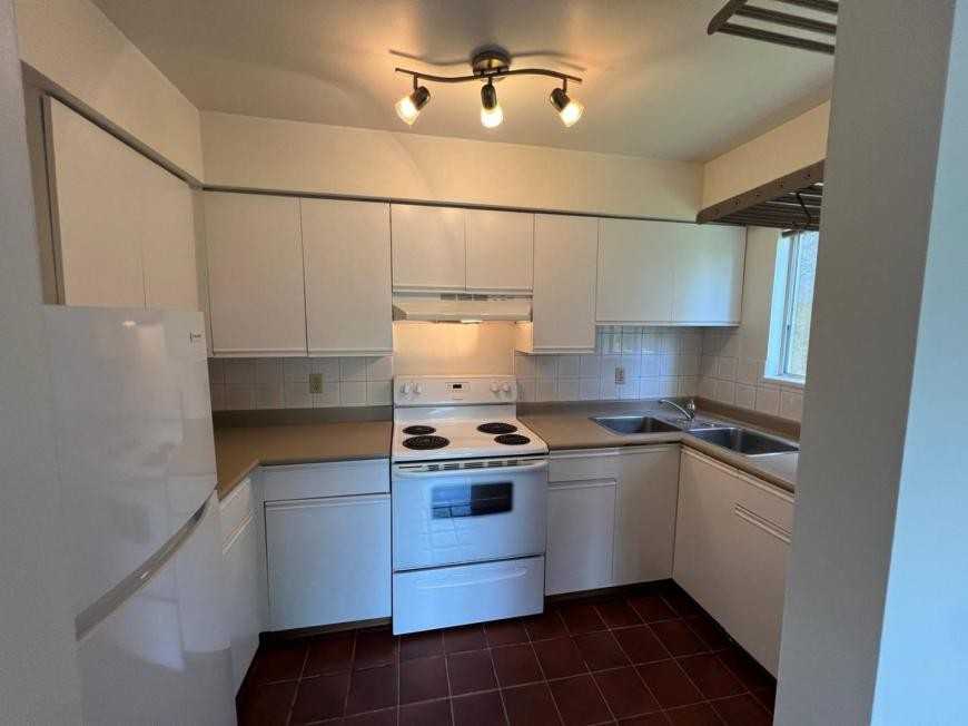 315 West 13th Avenue - Photo 3 of 10