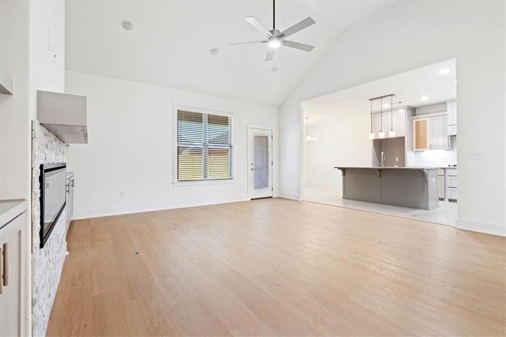 7004 Sw Basswood Ave - Photo 2 of 20