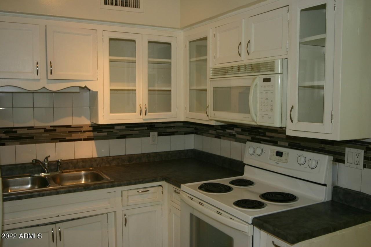 1851 E Yale St #3 - Photo 3 of 8