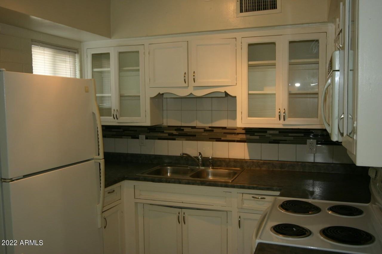 1851 E Yale St #3 - Photo 4 of 8