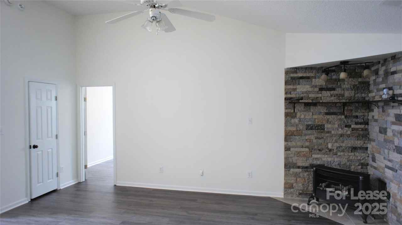 2309 Ivy Run Dr - Photo 5 of 48