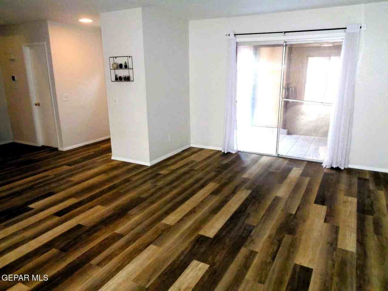 10405 Ashwood Dr Unit B #B - Photo 4 of 26