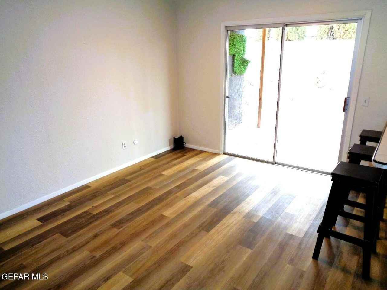 10405 Ashwood Dr Unit B #B - Photo 5 of 26