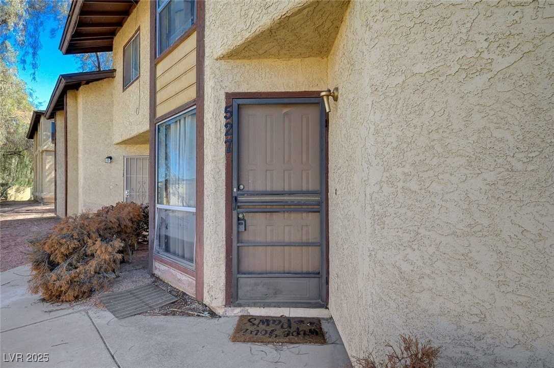 527 Kristin Ln - Photo 5 of 47