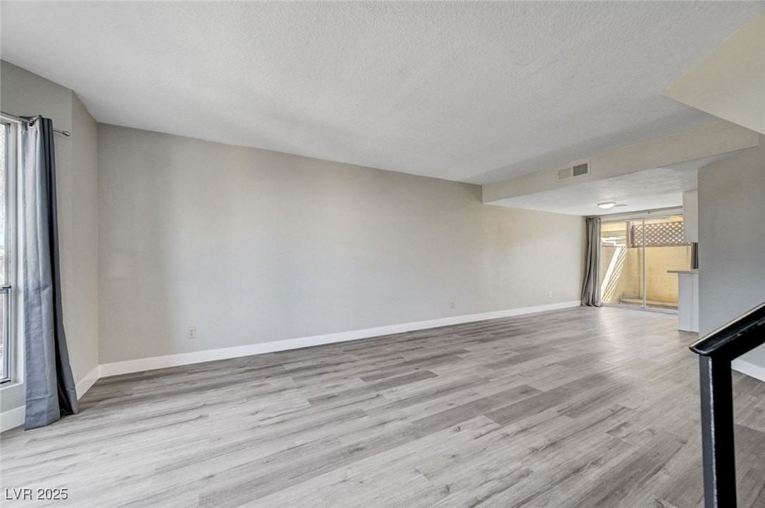 527 Kristin Ln - Photo 6 of 47