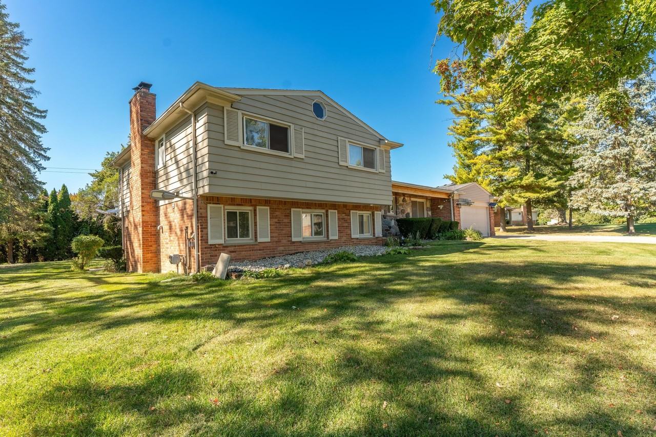 2616 Douglas Dr - Photo 4 of 49