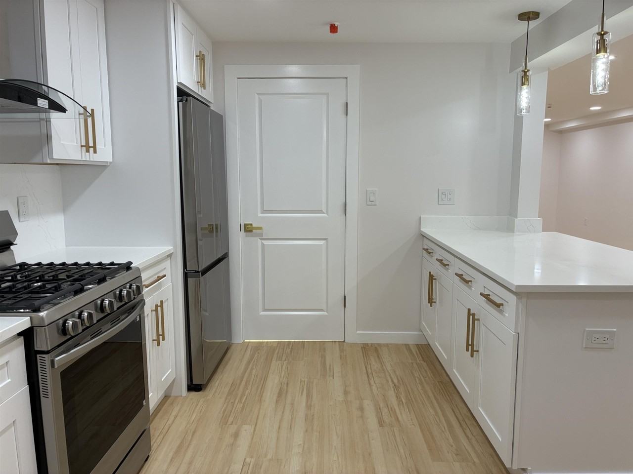 716 11th St #1 - Photo 5 of 37