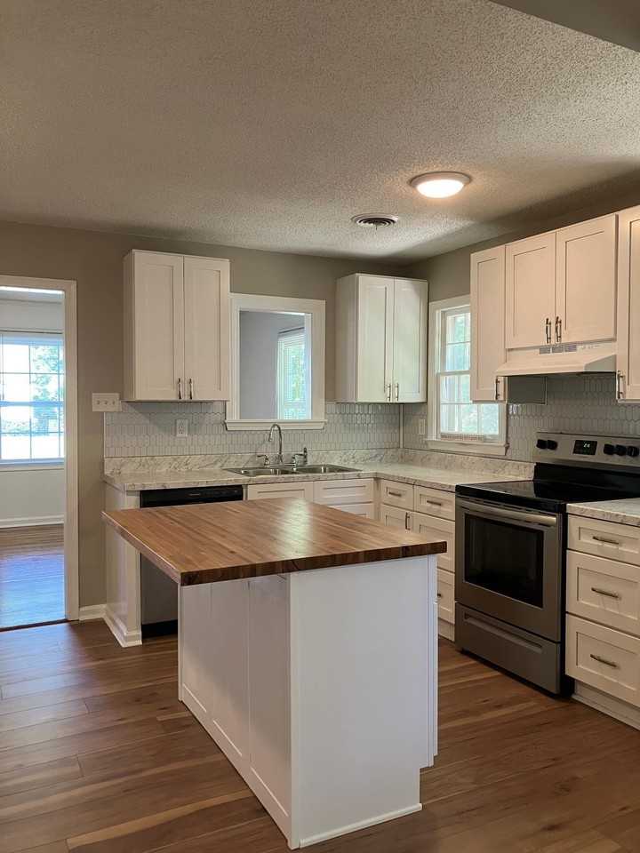 3815 Vanuys Rd - Photo 6 of 17